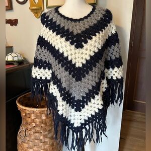 Vintage Y2K Forever 21 blue grey & white crochet poncho with fringe
